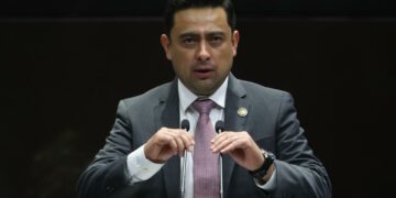 Piden promover uso responsable de dispositivos electrónicos para proteger salud de la niñez