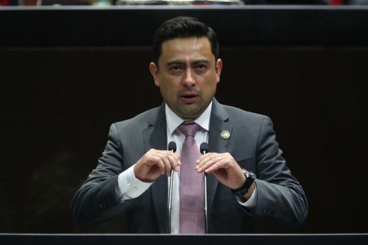 Piden promover uso responsable de dispositivos electrónicos para proteger salud de la niñez