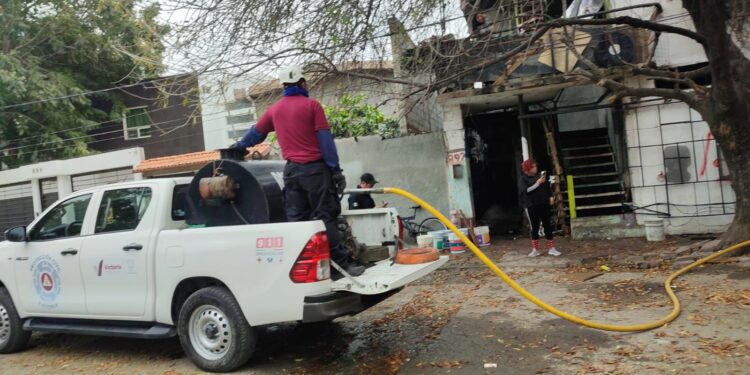 Incendia intencionalmente casa de sus abuelos, lo detienen