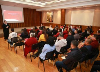 Capacitan a personal de la Secretaría de Finanzas para mejorar atención al público