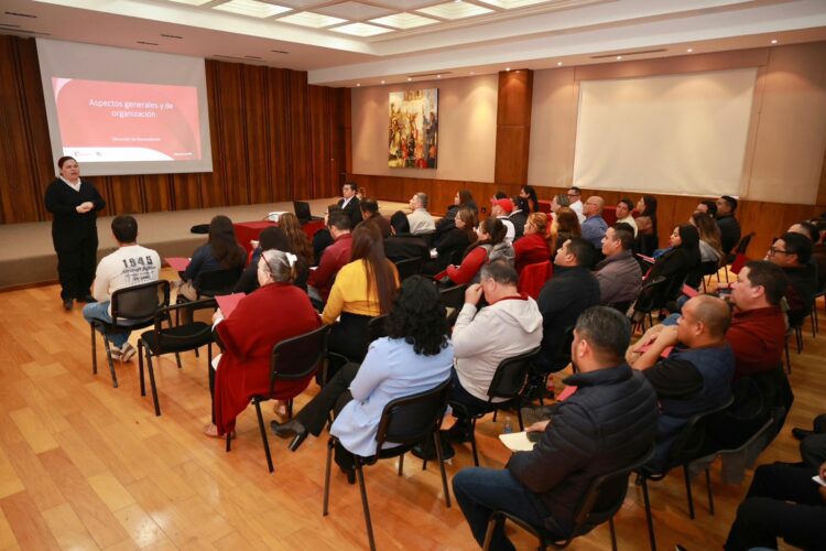 Capacitan a personal de la Secretaría de Finanzas para mejorar atención al público