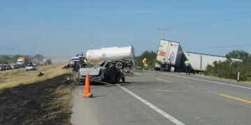 Plantean regular circulación de tractocamiones doble remolque, para reducir accidentes carreteros