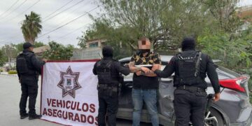 Cae en Reynosa conductor con radios y ponchallantas