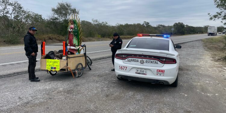 Devoción en camino: peregrino viaja cientos de kilómetros por su manda