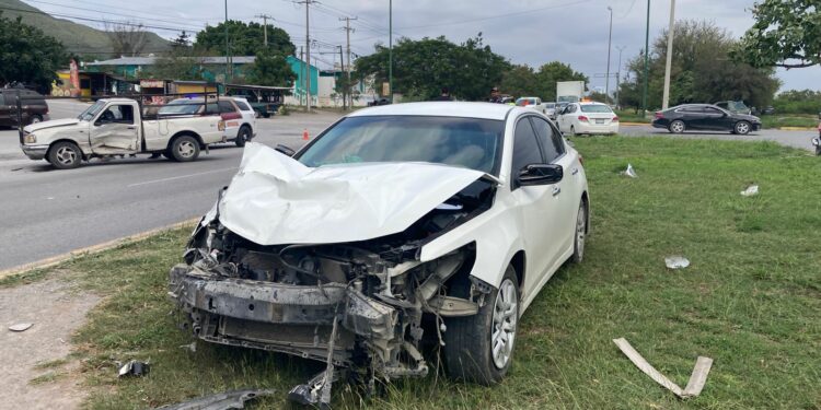 Choque en crucero para el Cuartel Militar de Cd. Victoria deja dos heridos