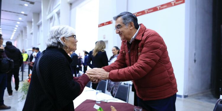 Aumento salarial y pensiones seguras garantiza Américo a las y los trabajadores del Estado