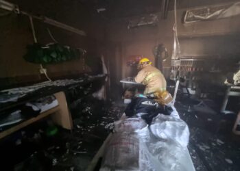Incendio sorprende negocio Santa Fe en Victoria, sin mayores daños