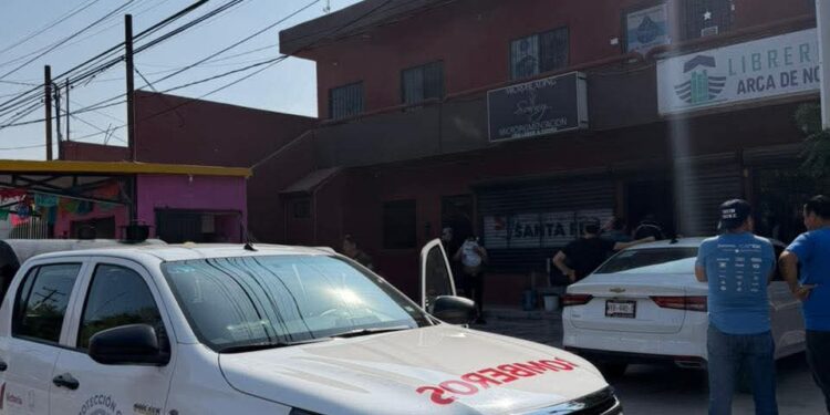 Incendio sorprende negocio Santa Fe en Victoria, sin mayores daños