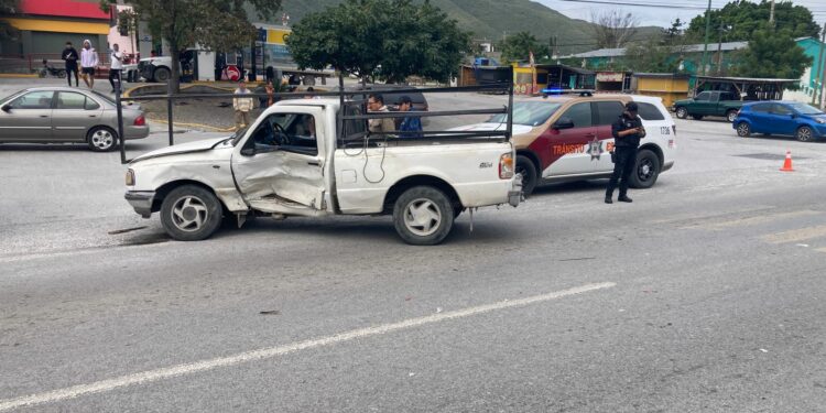 Choque en crucero para el Cuartel Militar de Cd. Victoria deja dos heridos
