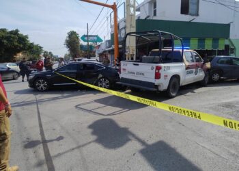 Colisión múltiple en 19 Carrera Torres deja una persona hospitalizada y daños