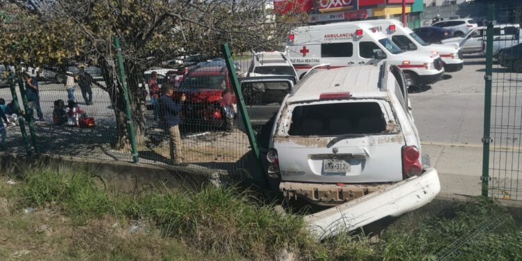 Seis heridos tras brutal carambola en Eje Vial Lázaro Cárdenas