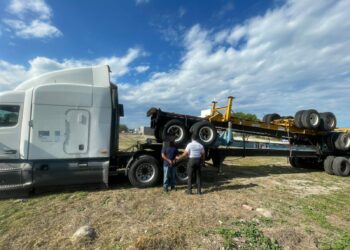 Aseguran tractocamión con identificación alterada en carretera Rumbo Nuevo
