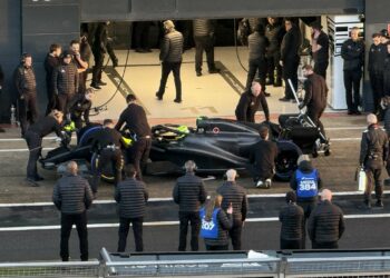 Primeras vueltas de Checo Pérez en el auto de Cadillac