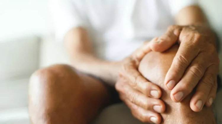 Osteoartritis en México: El 60% sufre dolor por el frío