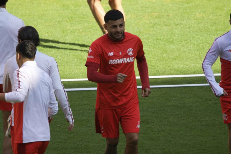 ¿Cuánto tiempo estará fuera Alexis Vega? Reporte médico oficial