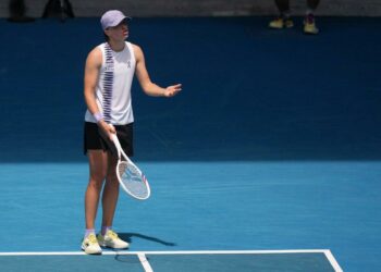 Tenista Iga Swiatek denuncia presencia exagerada e invasiva de la privacidad por cámaras en Abierto de Australia