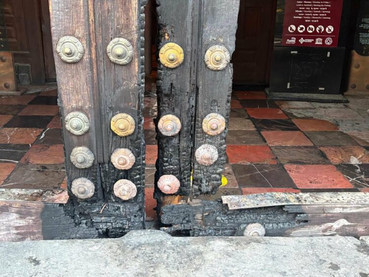 INAH investiga el incendio en la Catedral de Puebla