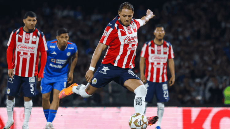 Chicharito Hernández se burla de su penal fallado con Chivas