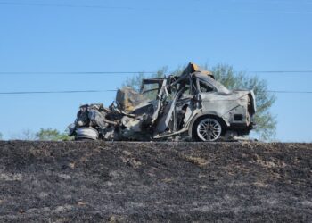 Choque carretero frontal de tráiler y auto focus deja cuatro calcinados en el tramo Victoria–Zaragoza