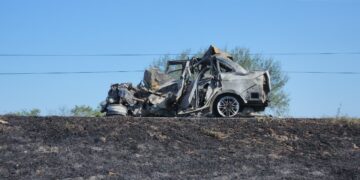 Choque carretero frontal de tráiler y auto focus deja cuatro calcinados en el tramo Victoria–Zaragoza