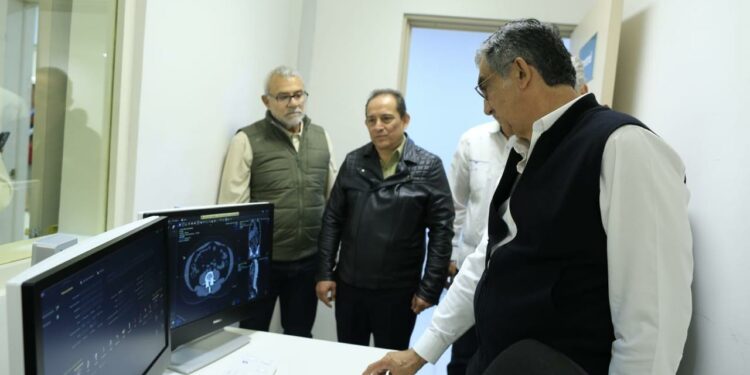 Supervisa el gobernador Américo Villarreal obra del Hospital General en Cd. Madero