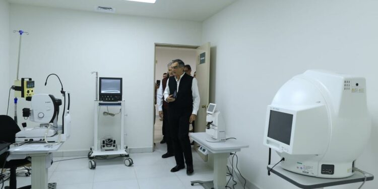 Supervisa el gobernador Américo Villarreal obra del Hospital General en Cd. Madero