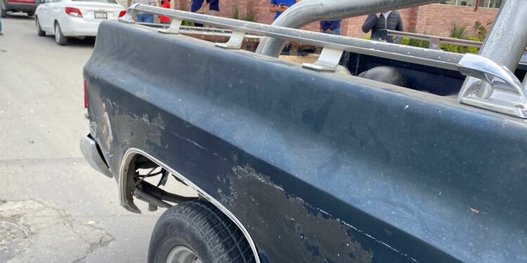 Se pasa algo y choca; un herido