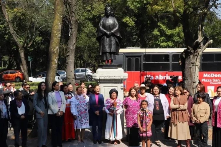 Sheinbaum inaugura esculturas femeninas contra racismo y machismo