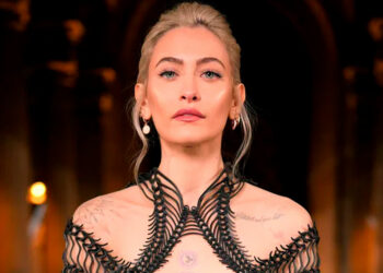 Celebra Paris Jackson sobriedad y resiliencia