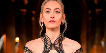 Celebra Paris Jackson sobriedad y resiliencia