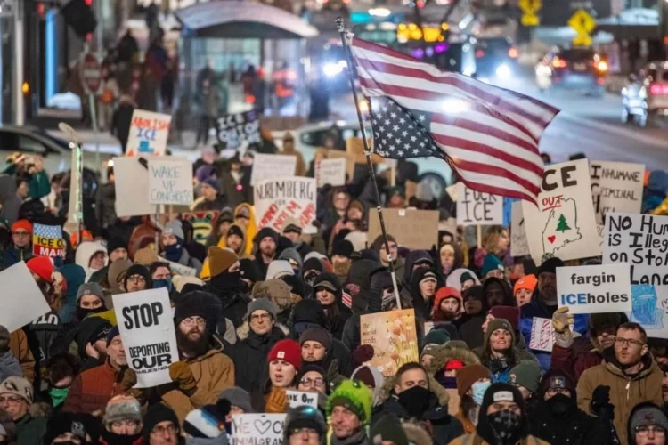 Protestas sacuden Mineápolis por redadas migratorias y detención de un niño