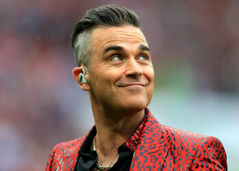 Robbie Williams lanza por sorpresa ‘Britpop’, su decimotercer álbum de estudio
