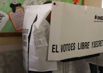 Comisión electoral entrega conclusiones a Sheinbaum en Palacio Nacional