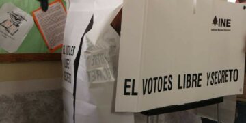 Comisión electoral entrega conclusiones a Sheinbaum en Palacio Nacional