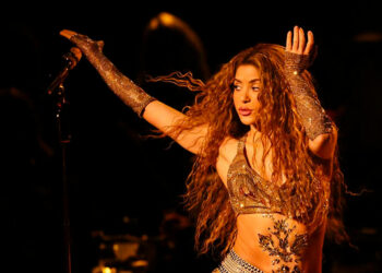 Shakira establece un nuevo Récord Guinness con la gira latina más taquillera de la historia.