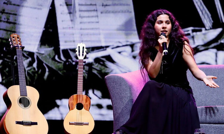 Silvana Estrada consolida su gira ‘Vendrán Suaves Lluvias’ con tres fechas agotadas en el Teatro Metropólitan.