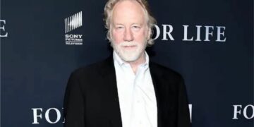 La defensa de Timothy Busfield impugna la prisión preventiva y rechaza cargos de abuso infantil