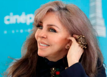 Verónica Castro recibe alta hospitalaria y continúa tratamiento por dolores crónicos.