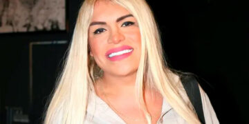 ¿Belleza o tortura? Wendy Guevara se rompe las costillas para tener “cintura de avispa” y narra su calvario.