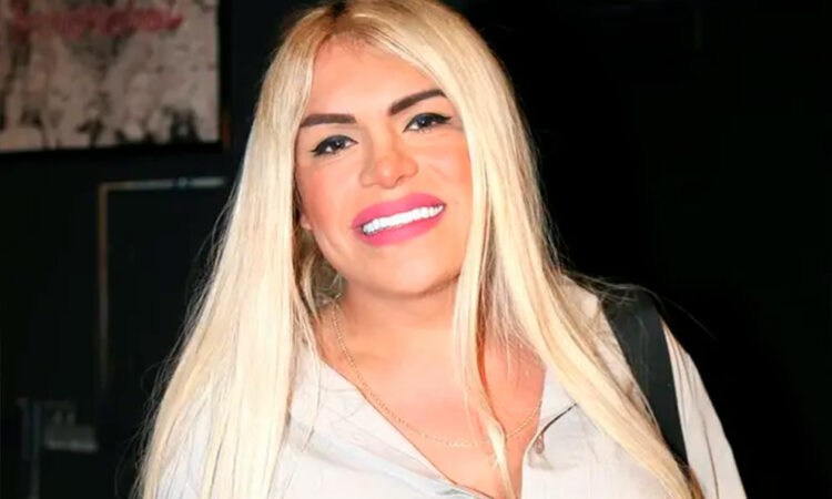 ¿Belleza o tortura? Wendy Guevara se rompe las costillas para tener “cintura de avispa” y narra su calvario.