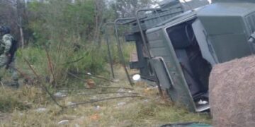 Reportan un militar fallecido y tres heridos tras volcadura en Altamira.