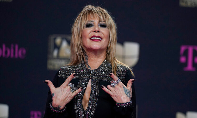 Alejandra Guzmán confirma diagnóstico de osteoporosis severa y reconstrucción de columna.