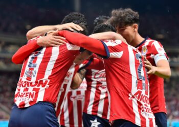 Ricardo Marín brilla en el triunfo de Chivas ante Leones Negros