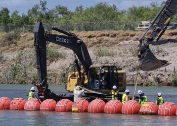 Boyas en el río Bravo reducen cruces migratorios frente a Matamoros