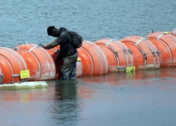 EEUU instala boyas en el río Bravo bajo puente Los Tomates en Matamoros