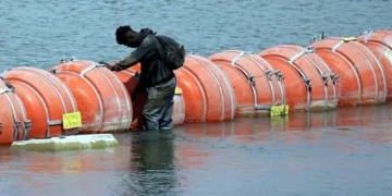 EEUU instala boyas en el río Bravo bajo puente Los Tomates en Matamoros