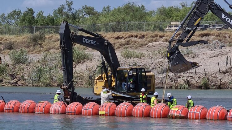 Boyas en el río Bravo reducen cruces migratorios frente a Matamoros