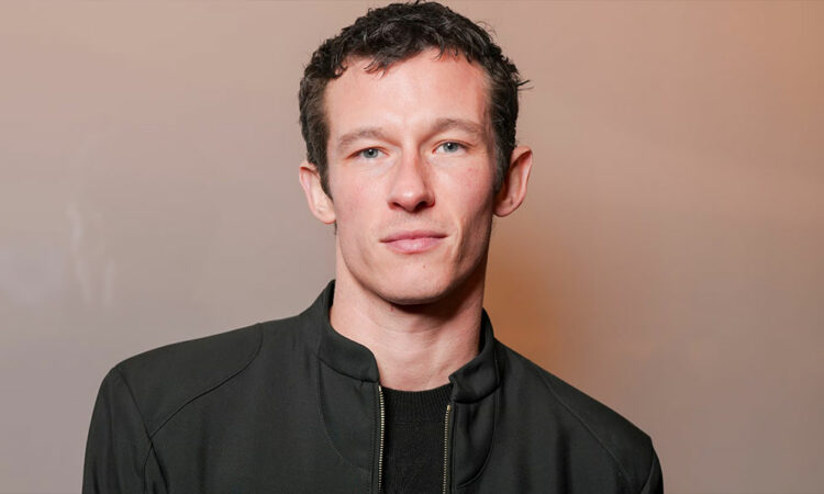 Supera Callum Turner a Aaron Taylor-Johnson como favorito en las apuestas para ser el nuevo James Bond.