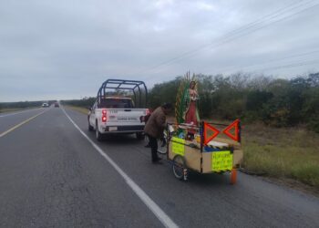 Fe y pedal: Ciclista de Reynosa retoma su trayecto hacia El Chorrito