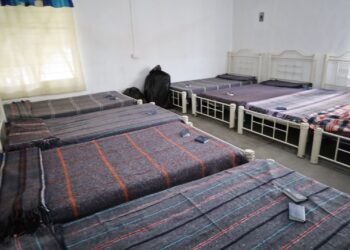 Refugian a dos por bajas temperaturas en Victoria